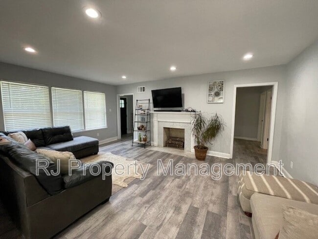 Building Photo - 3228 N Waynoka Cir