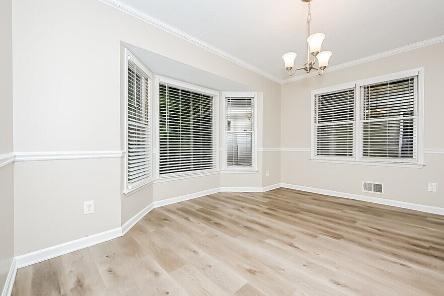 Building Photo - 120 Tanglewood Dr