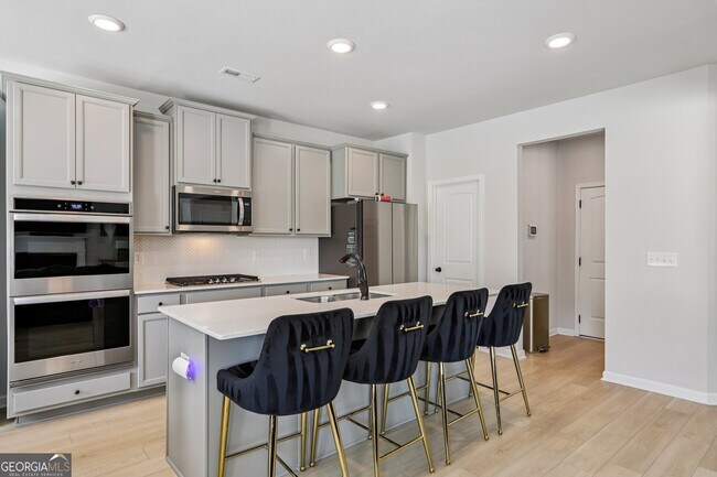 Building Photo - 4774 Sultana Way