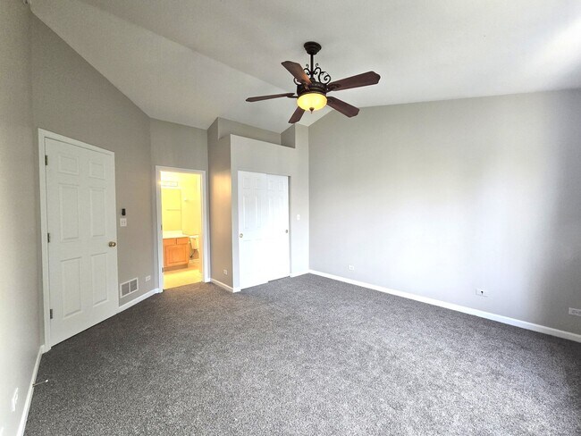 Building Photo - 652 S Rosehall Ln