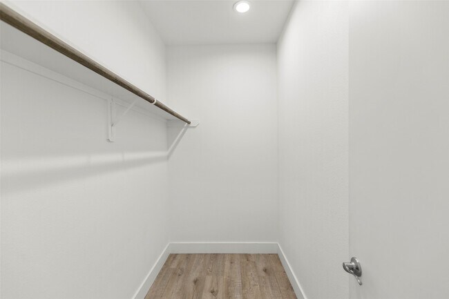 Building Photo - 2202 Wavell St