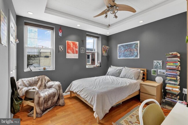 Building Photo - 416 E Flora St