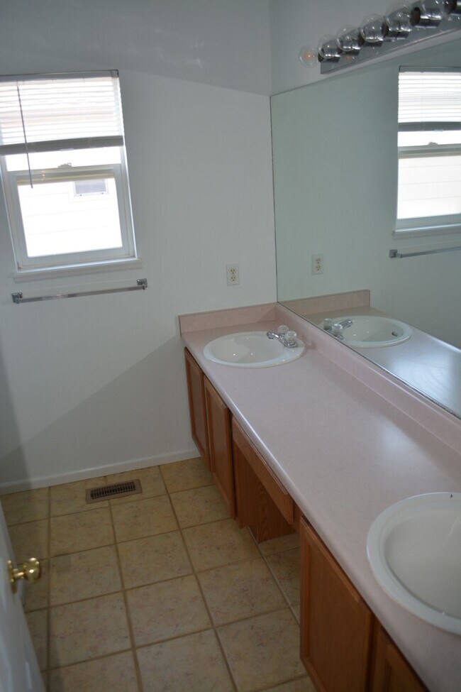 Building Photo - Spacious Sundown 4BD Home on Corner Lot – ...