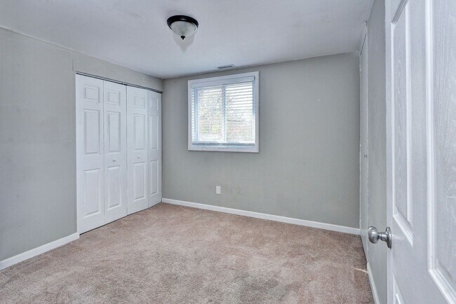 Building Photo - Charming Rental Home in Hampton!