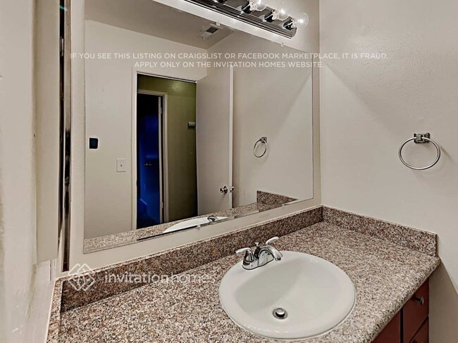 Building Photo - 5821 Longs Peak Pl