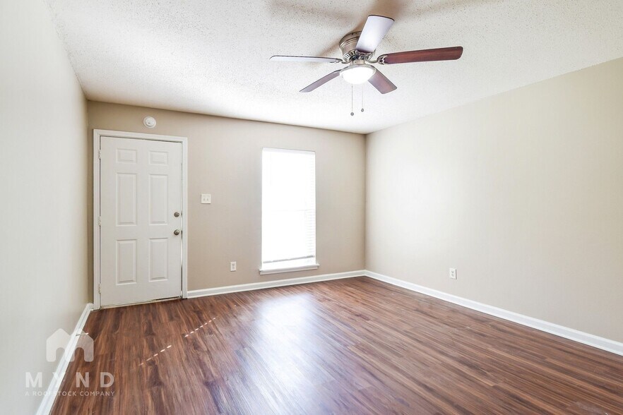 Building Photo - 2695 Shady Grove Dr