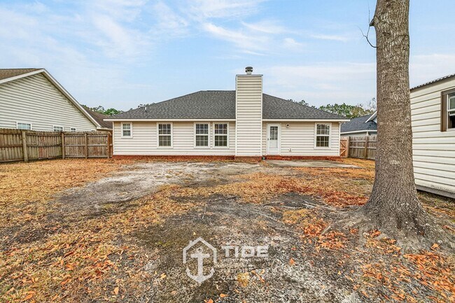 Building Photo - Modern Comfort in North Charleston