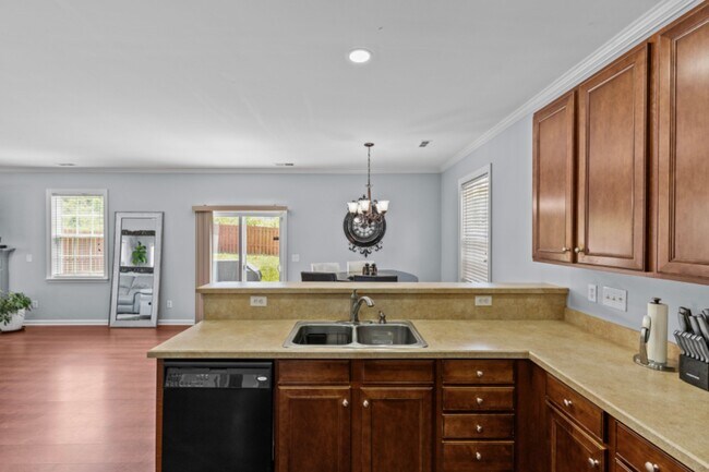 Building Photo - 4531 Dalbeth St