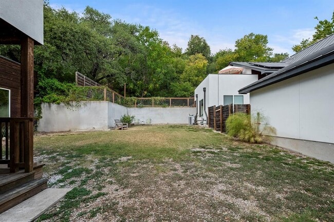 Building Photo - 2810 Oak Springs Dr