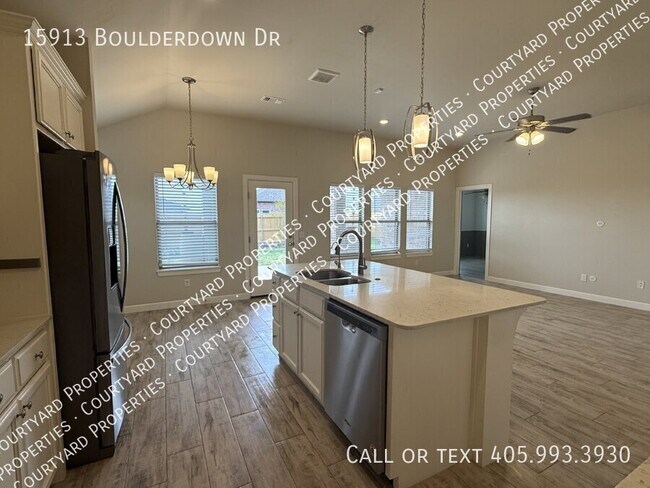 Building Photo - 15913 Boulderdown Dr