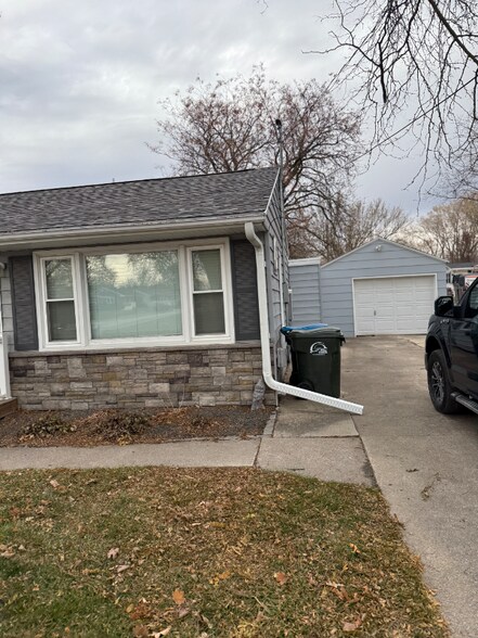 Building Photo - 2304 15th Ave N