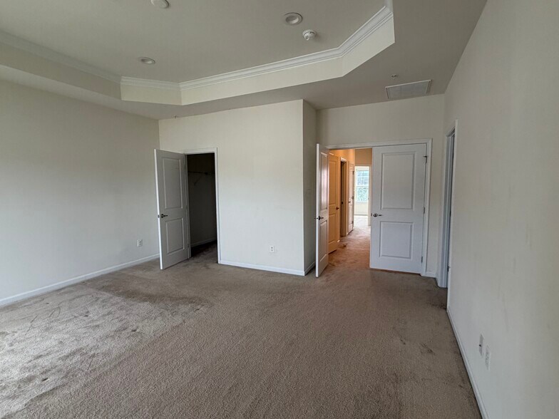 Building Photo - 3190 Yeager Dr