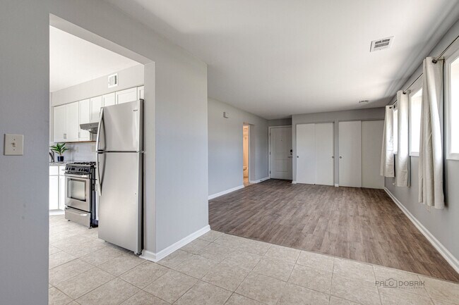 Building Photo - 240 N Archer Ave