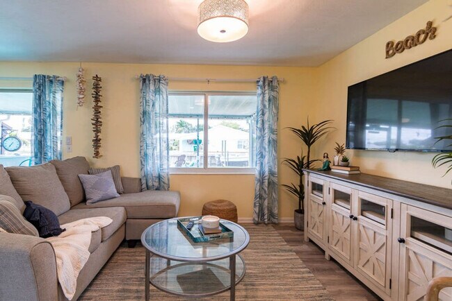 Primary Photo - 215 Richland Ave