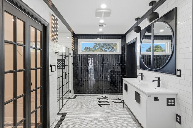 Building Photo - 725 Patricia Ave