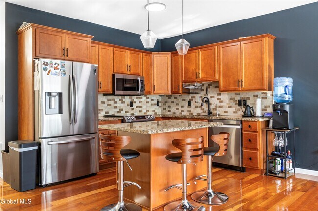 Building Photo - 401 Avalon Pl