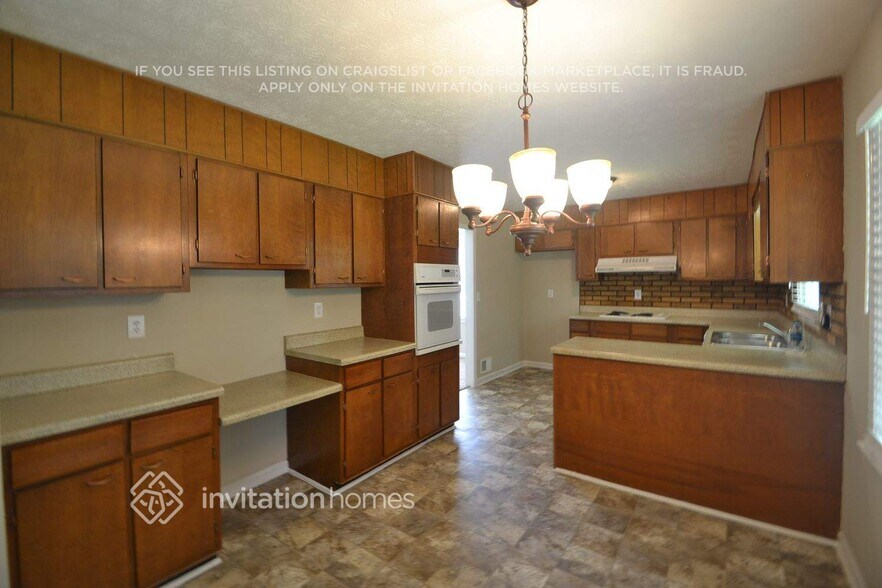 Building Photo - 2507 Robin Hood Pl