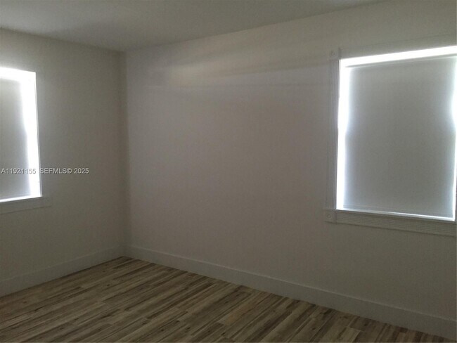 Building Photo - 1831 SW 17th Terrace