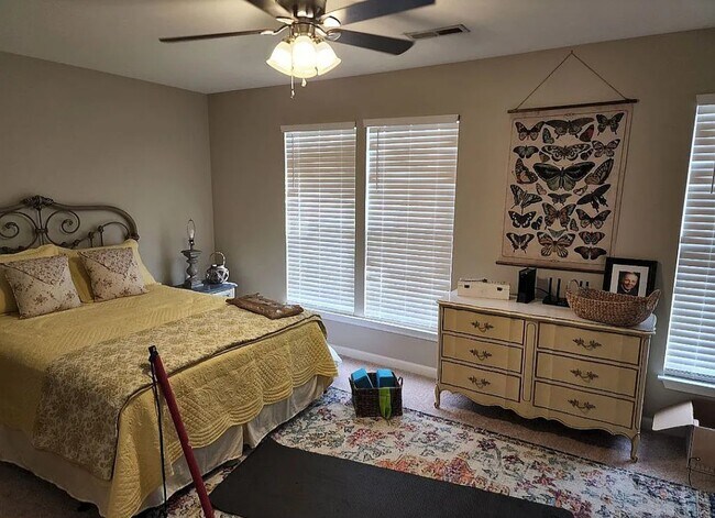 Building Photo - 328 Moonstone Dr