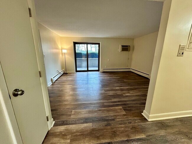 Building Photo - 70 Charles River Rd