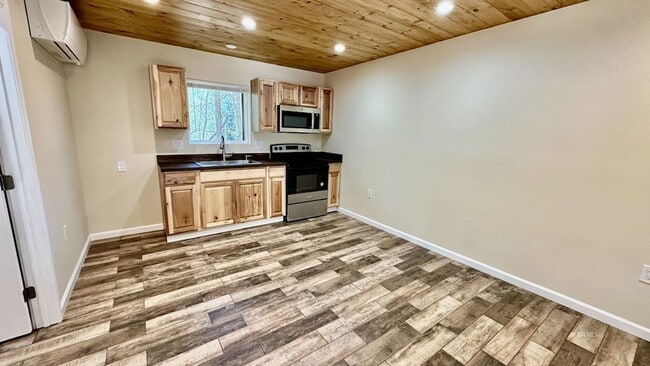 Building Photo - 54705 Pine Crest Ave
