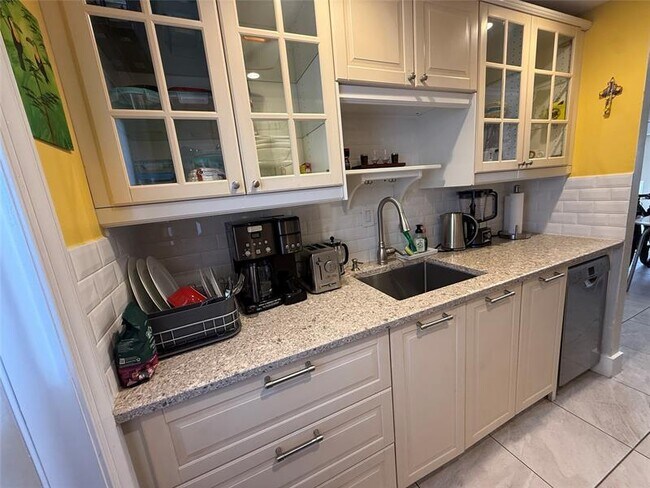 Building Photo - 3201 NE 14th Street Causeway