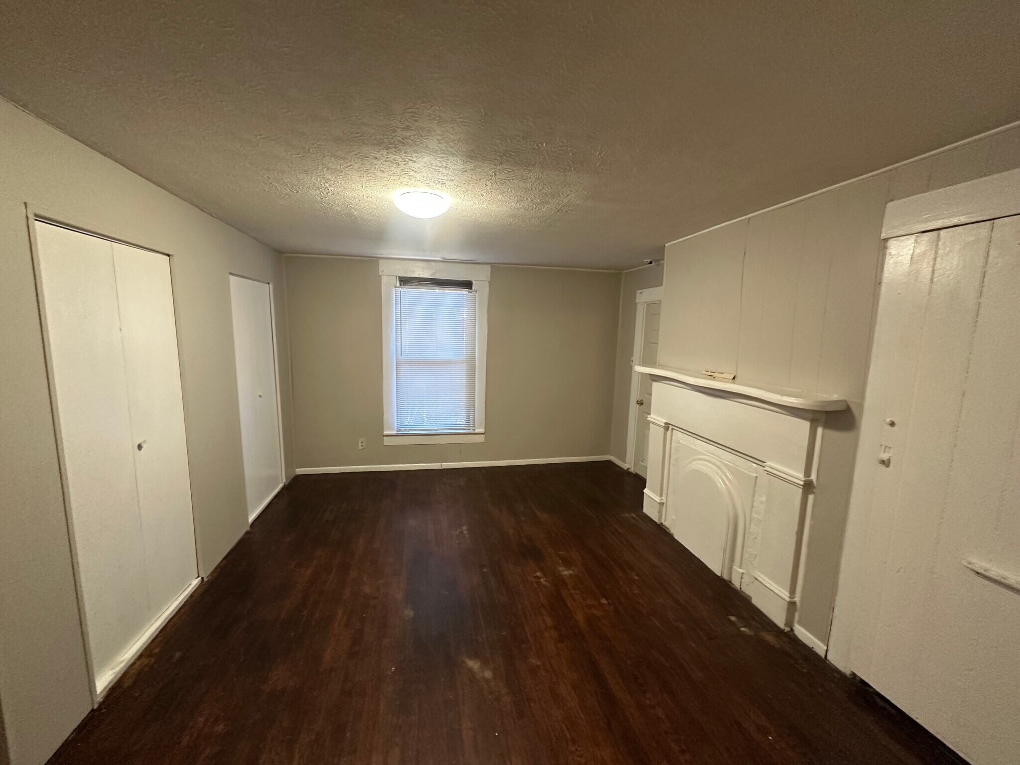 Building Photo - 218 Holmes St