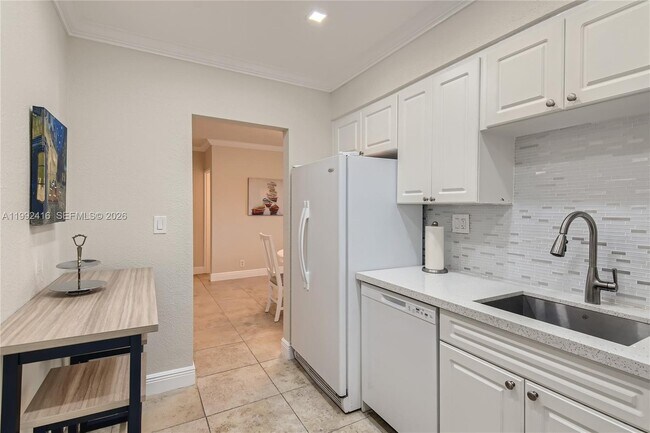 Building Photo - 2501 S Ocean Dr