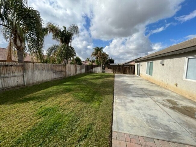 Building Photo - Southwest Bakersfield 4 Bedroom Home