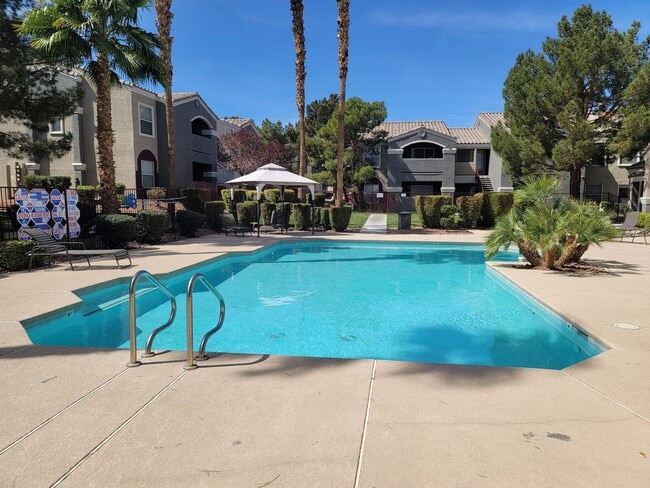 Building Photo - The Perfect One Bedroom, One Bath Condo