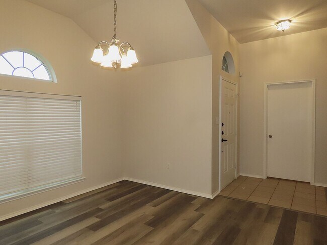 Building Photo - Beautiful 3 Bedroom, 2 Bath Home in Flint!