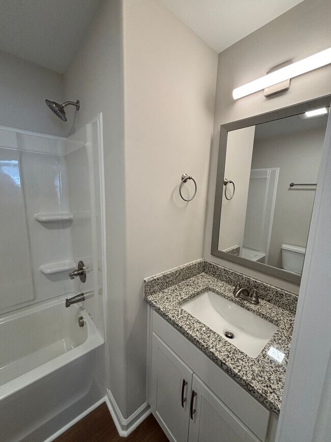 Building Photo - 839 Cumberland Dr