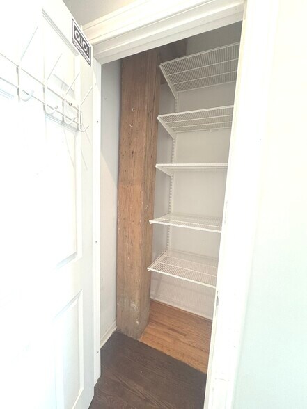 Building Photo - 1735 W Diversey Pkwy