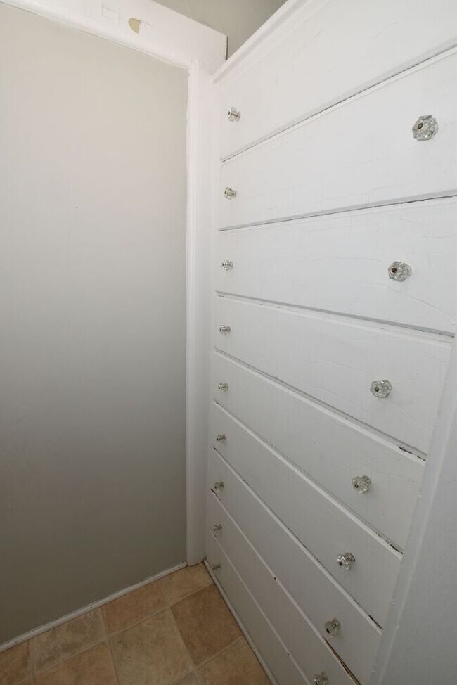 Building Photo - Spacious 2 bedrooms with their own bathroom suite