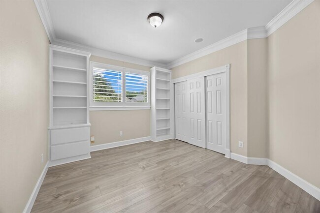 Building Photo - 4801 Interlachen Ln