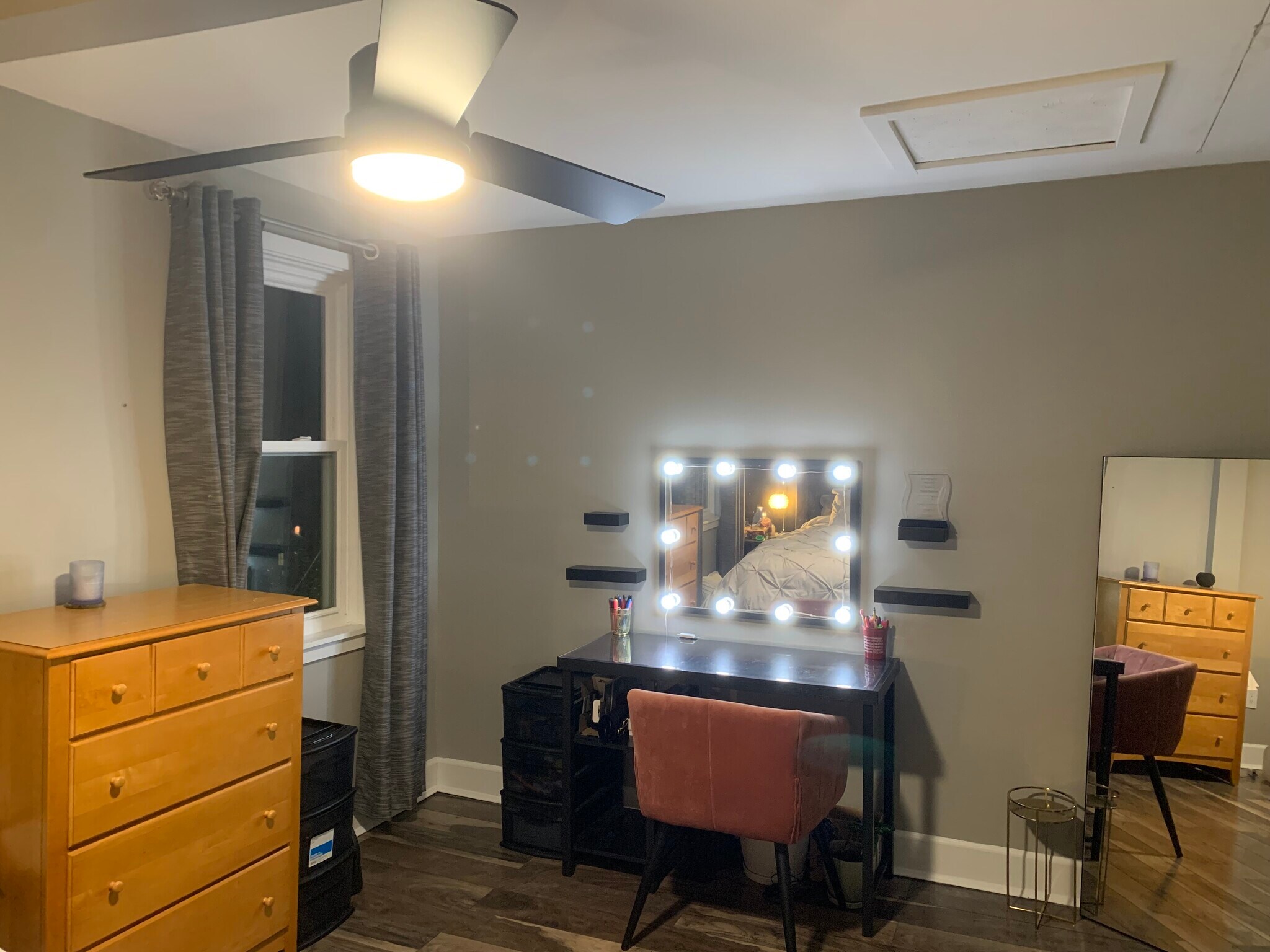 Building Photo - 1009 W 43rd St