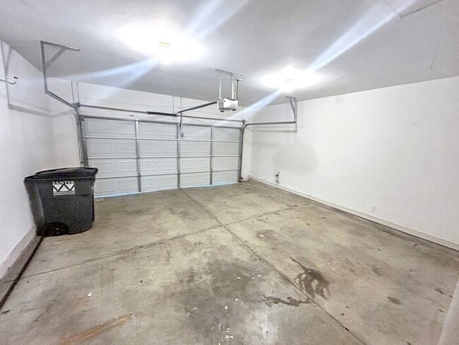Building Photo - 125 Oxmoor Dr