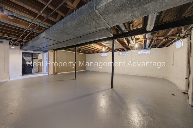 Building Photo - Beautiful Mid-Century 3 Bedroom Steps from Detroit Golf Club!