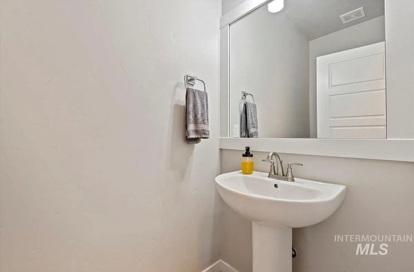 Building Photo - 5668 W Stadium Ln