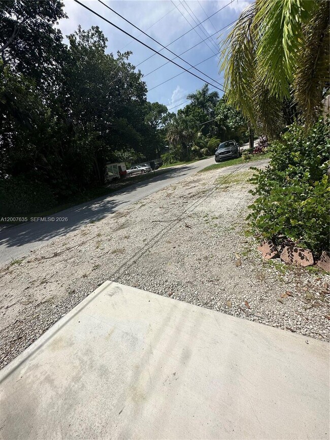 Building Photo - 1140 NE 1st Ave.