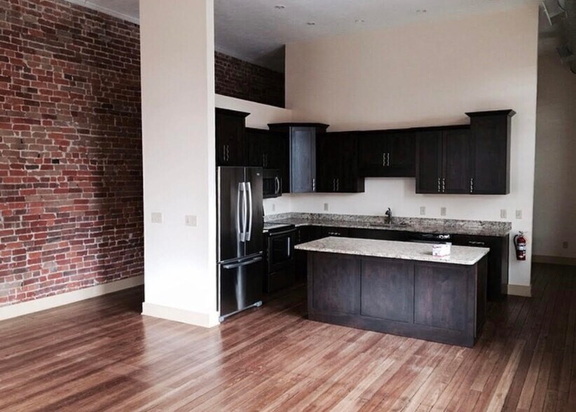 Building Photo - 136 N Hastings Ave