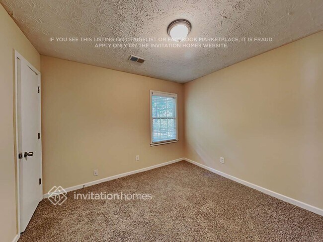 Building Photo - 990 Thousand Oaks Dr