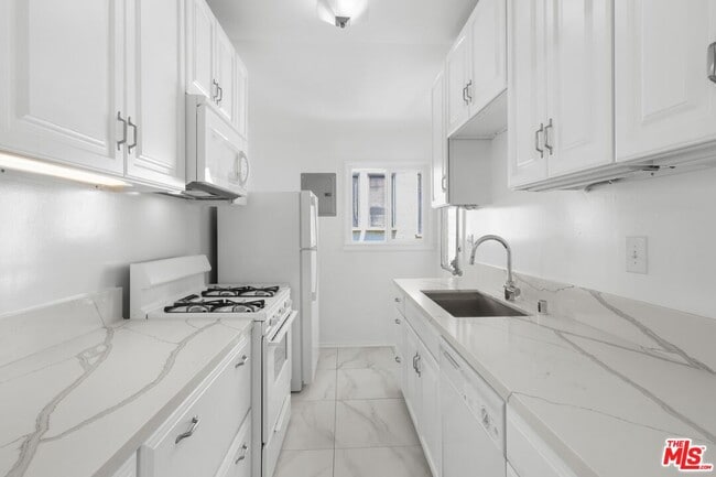 Building Photo - 9625 Charleville Blvd