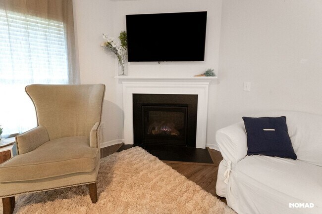 Building Photo - Spacious 4BR House in Piedmont