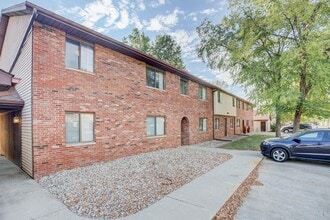 Building Photo - 1804-5 Oliver Dr.
