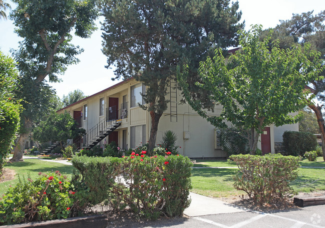 Building Photo - Elmwood Garden Apartments