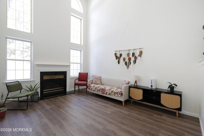 Building Photo - 42 Pennsbury Way