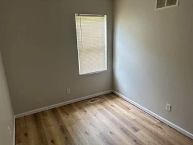 Building Photo - 4bedroom Home