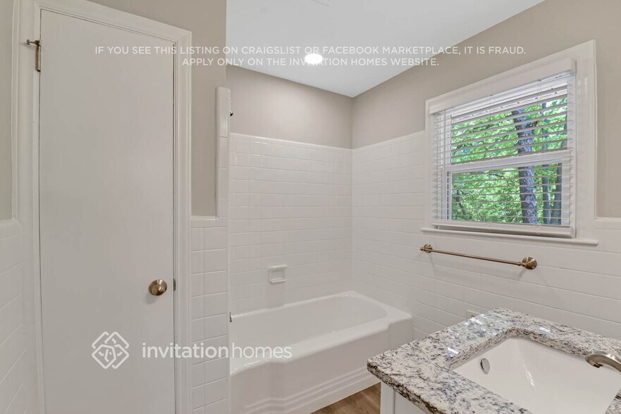Building Photo - 4133 Seaforth Dr