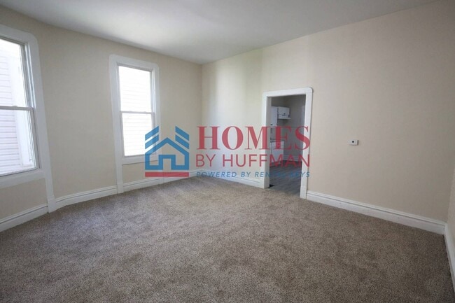 Building Photo - Three Bedroom House | Move in Ready